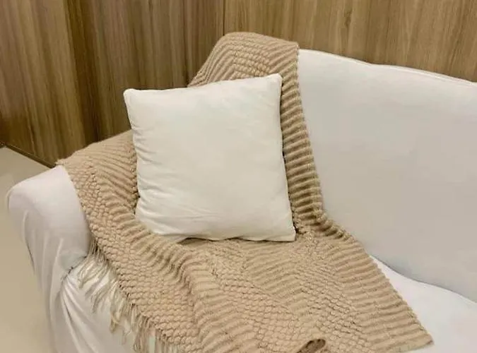 Cozy 1 Bedroom In Fame Residences Mandaluyong マニラ市